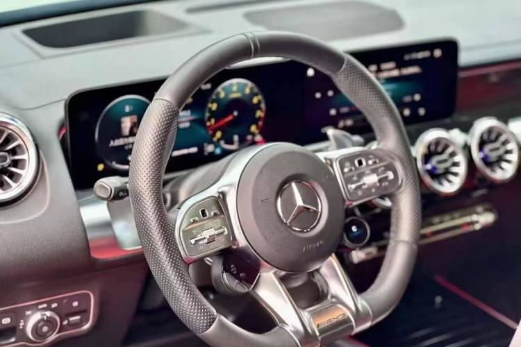 Used Mercedes-Benz GLB AMG 2023 AMG GLB 35 4MATIC Interior 3