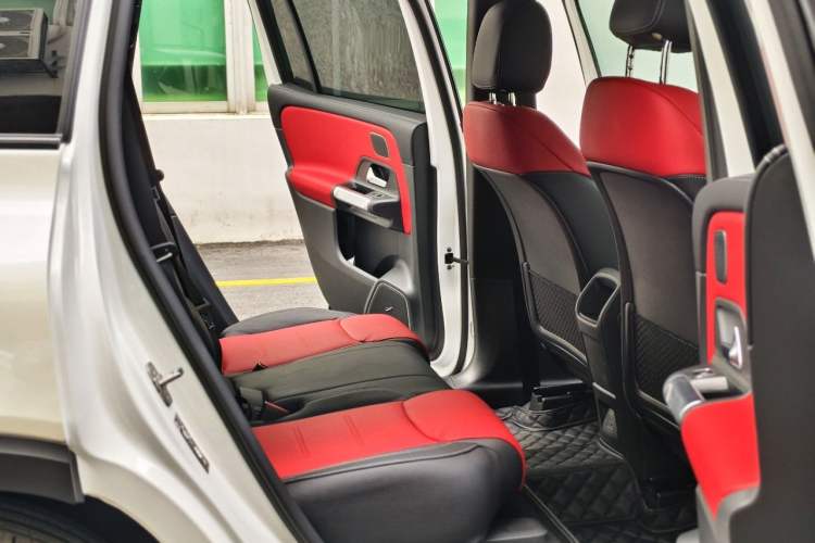 Used Mercedes-Benz GLB AMG 2023 AMG GLB 35 4MATIC Interior 3