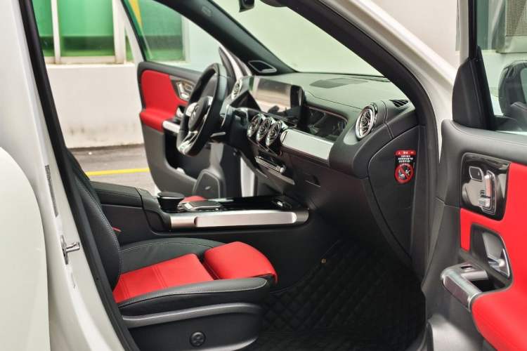 Used Mercedes-Benz GLB AMG 2023 AMG GLB 35 4MATIC Interior 4