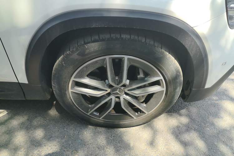 Used Mercedes-Benz GLB AMG 2023 AMG GLB 35 4MATIC Right Front Wheel Hub
