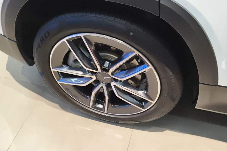 Used Mercedes-Benz GLB AMG 2023 AMG GLB 35 4MATIC Right Rear Wheel Hub