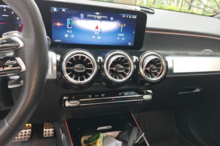 Used Mercedes-Benz GLB AMG 2024 AMG GLB 35 4MATIC Audio And AC Panel