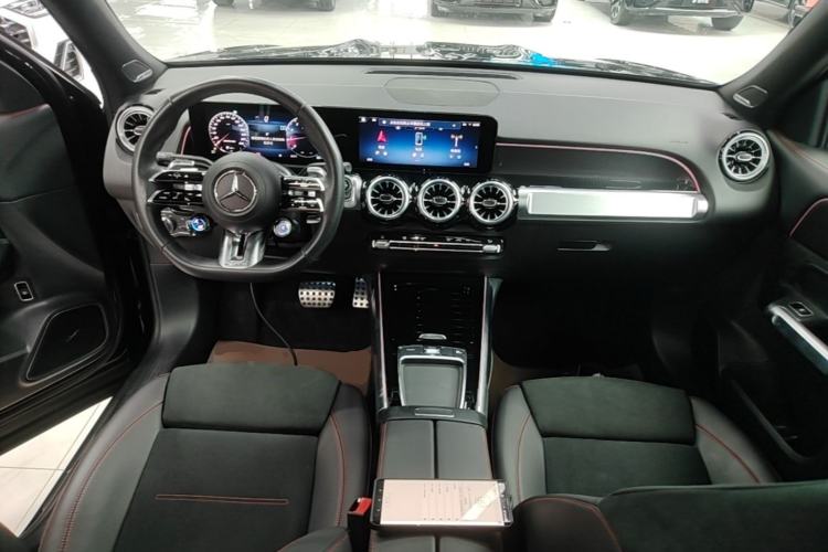 Used Mercedes-Benz GLB AMG 2024 AMG GLB 35 4MATIC Center Console