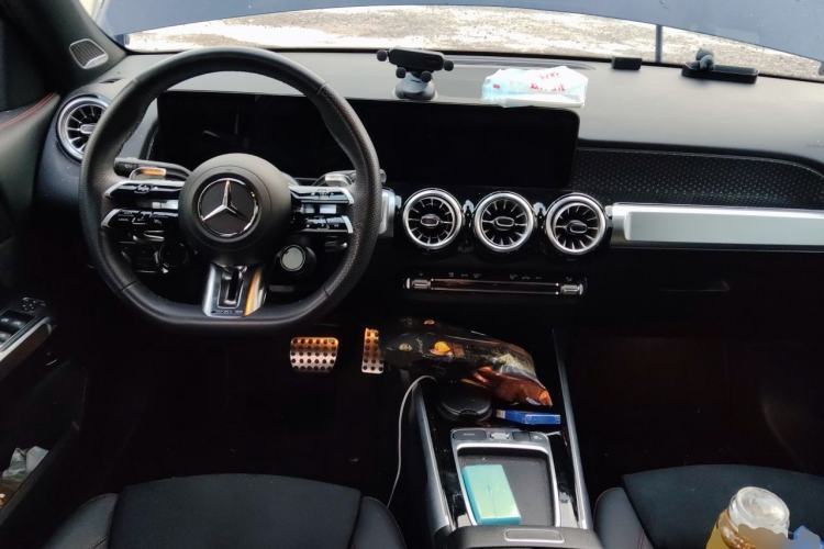 Used Mercedes-Benz GLB AMG 2024 AMG GLB 35 4MATIC Center Console