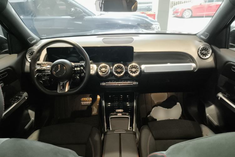 Used Mercedes-Benz GLB AMG 2024 AMG GLB 35 4MATIC Center Console