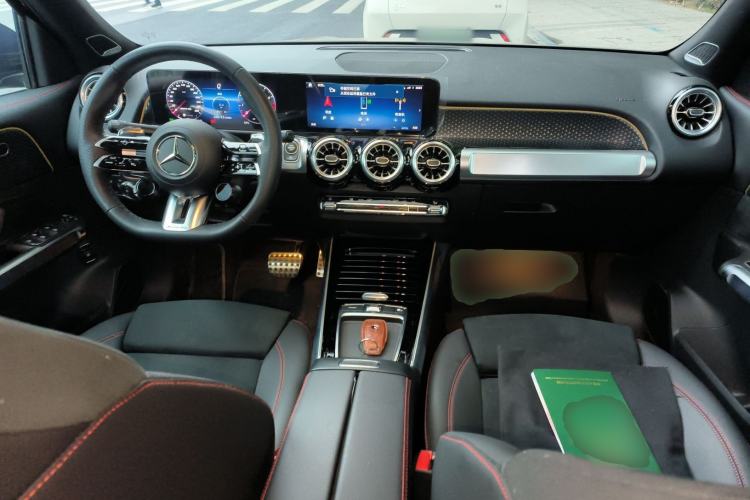Used Mercedes-Benz GLB AMG 2024 AMG GLB 35 4MATIC Center Console