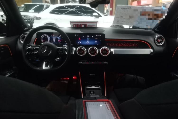Used Mercedes-Benz GLB AMG 2024 AMG GLB 35 4MATIC Center Console