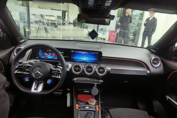 Used Mercedes-Benz GLB AMG 2024 AMG GLB 35 4MATIC Center Console