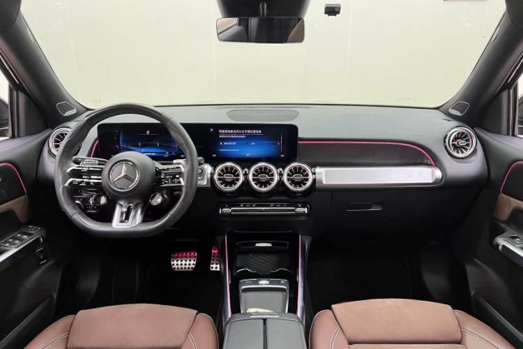 Used Mercedes-Benz GLB AMG 2024 AMG GLB 35 4MATIC Interior 10