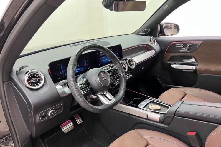 Used Mercedes-Benz GLB AMG 2024 AMG GLB 35 4MATIC Interior 13