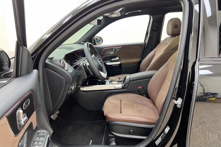 Used Mercedes-Benz GLB AMG 2024 AMG GLB 35 4MATIC Interior 2