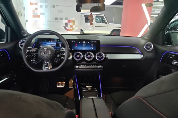 Used Mercedes-Benz GLB AMG 2024 AMG GLB 35 4MATIC Interior 2