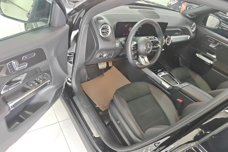 Used Mercedes-Benz GLB AMG 2024 AMG GLB 35 4MATIC Interior 3