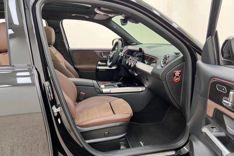 Used Mercedes-Benz GLB AMG 2024 AMG GLB 35 4MATIC Interior 6