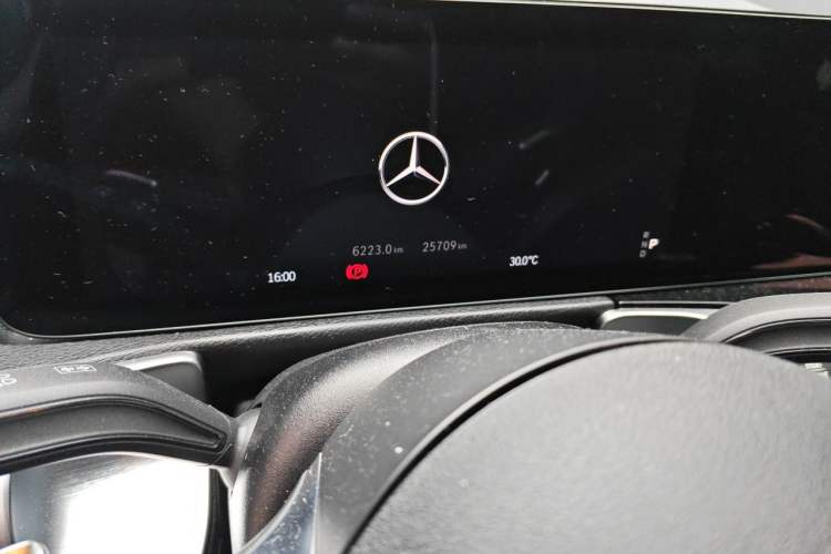 Used Mercedes-Benz GLB AMG 2024 AMG GLB 35 4MATIC Odometer Close Up