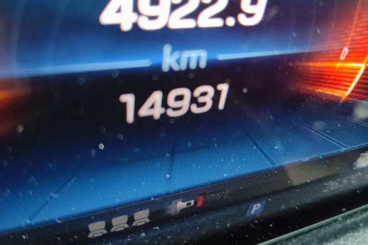 Used Mercedes-Benz GLB AMG 2024 AMG GLB 35 4MATIC Odometer Close Up