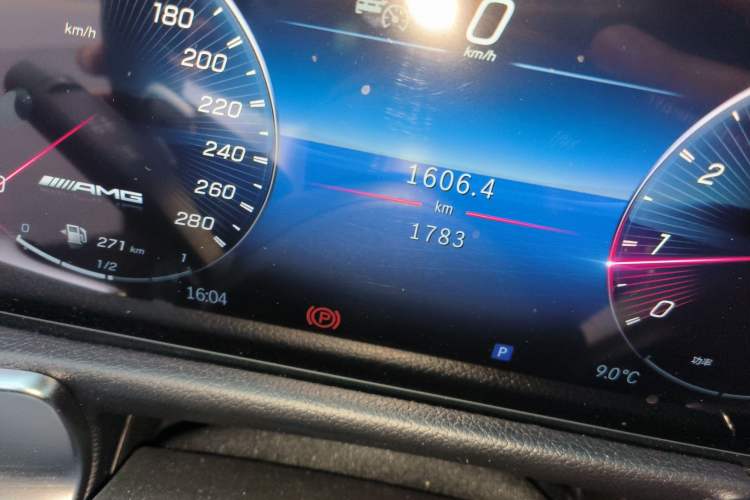 Used Mercedes-Benz GLB AMG 2024 AMG GLB 35 4MATIC Odometer Close Up