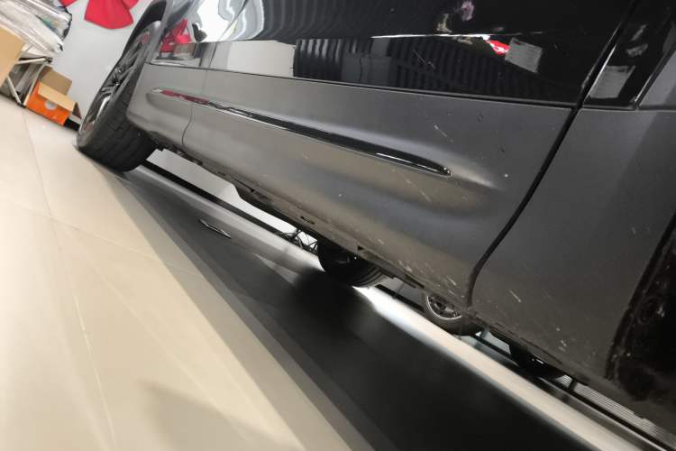 Used Mercedes-Benz GLB AMG 2024 AMG GLB 35 4MATIC Right Side Sill