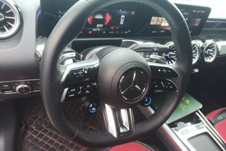 Used Mercedes-Benz GLB AMG 2024 AMG GLB 35 4MATIC Steering Wheel