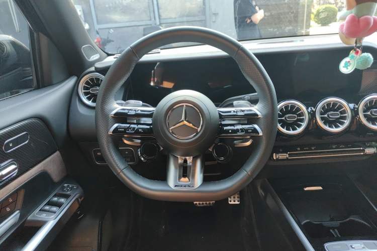 Used Mercedes-Benz GLB AMG 2024 AMG GLB 35 4MATIC Steering Wheel
