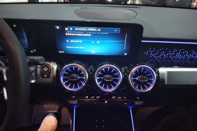 Used Mercedes-Benz GLB AMG 2024 AMG GLB 35 4MATIC Audio And AC Panel