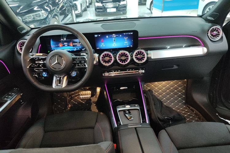 Used Mercedes-Benz GLB AMG 2024 AMG GLB 35 4MATIC Center Console