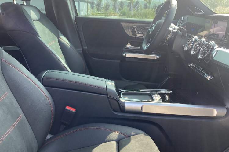 Used Mercedes-Benz GLB AMG 2024 AMG GLB 35 4MATIC Interior 7