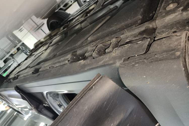 Used Mercedes-Benz GLB AMG 2024 AMG GLB 35 4MATIC Left Side Sill