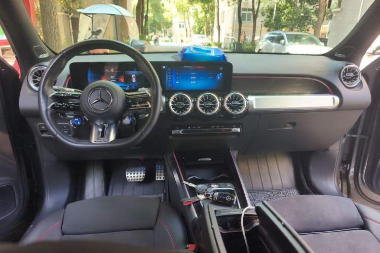 Used Mercedes-Benz GLB AMG 2024 AMG GLB 35 4MATIC Center Console
