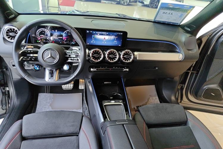 Used Mercedes-Benz GLB AMG 2024 AMG GLB 35 4MATIC Center Console