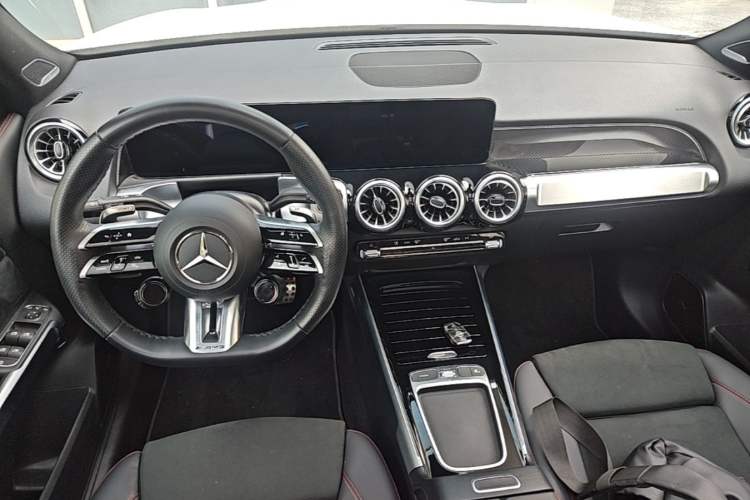 Used Mercedes-Benz GLB AMG 2024 AMG GLB 35 4MATIC Center Console