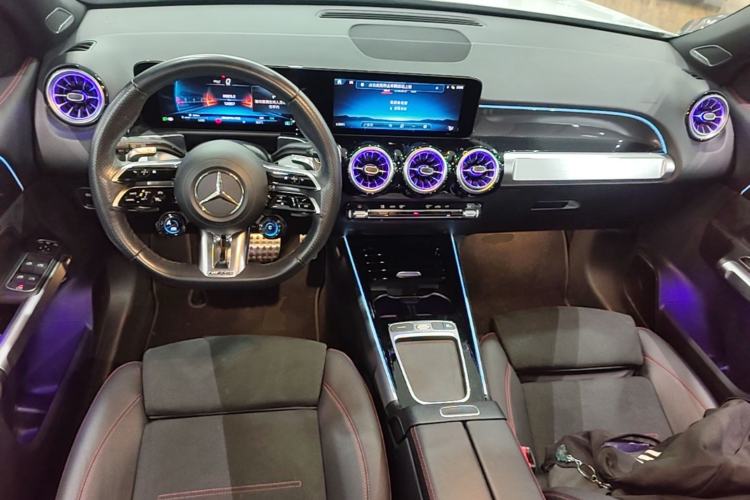 Used Mercedes-Benz GLB AMG 2024 AMG GLB 35 4MATIC Center Console
