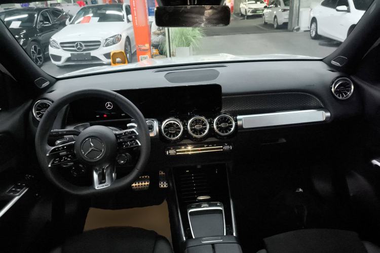 Used Mercedes-Benz GLB AMG 2024 AMG GLB 35 4MATIC Interior 2
