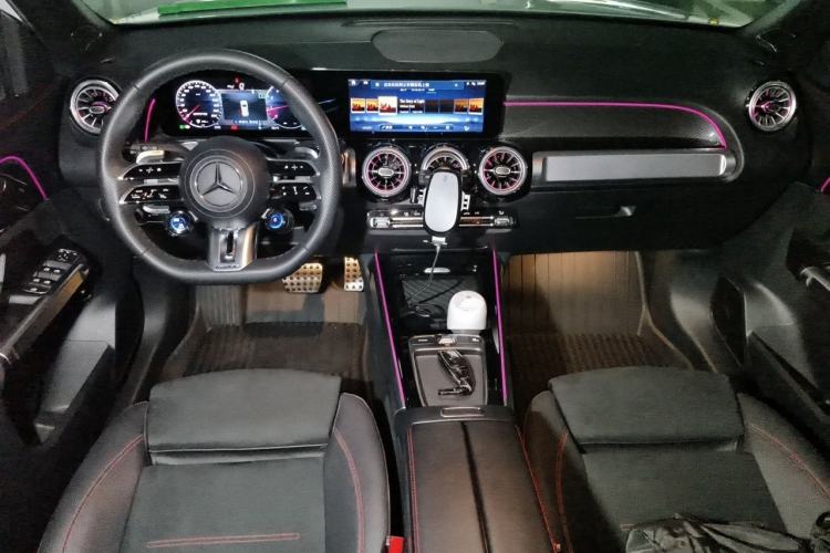 Used Mercedes-Benz GLB AMG 2024 AMG GLB 35 4MATIC Interior 2