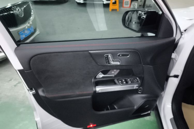 Used Mercedes-Benz GLB AMG 2024 AMG GLB 35 4MATIC Interior 7