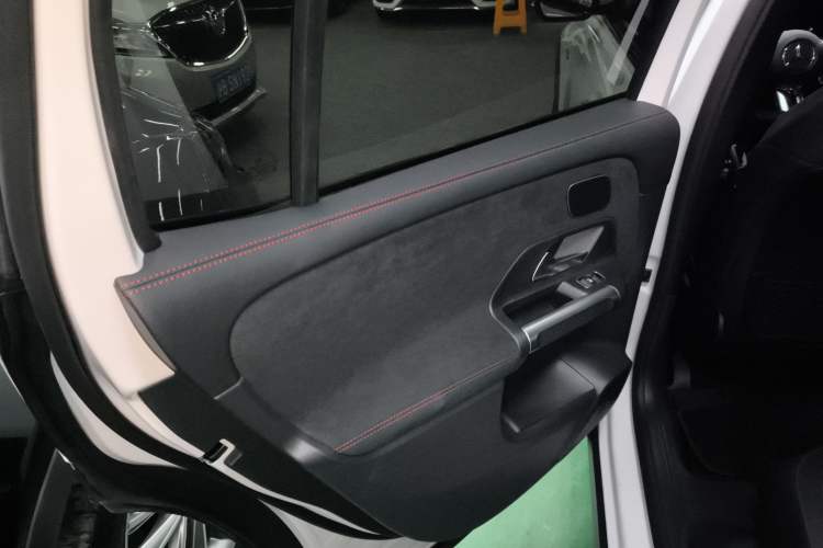 Used Mercedes-Benz GLB AMG 2024 AMG GLB 35 4MATIC Interior 8