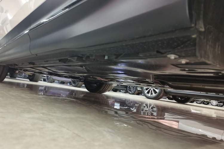 Used Mercedes-Benz GLB AMG 2024 AMG GLB 35 4MATIC Left Side Sill