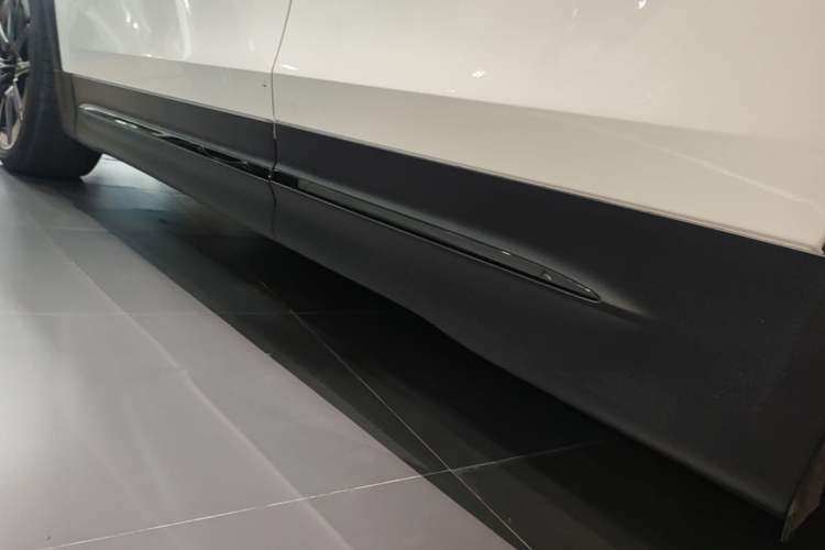 Used Mercedes-Benz GLB AMG 2024 AMG GLB 35 4MATIC Left Side Sill