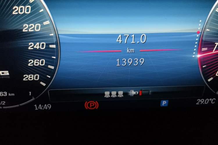 Used Mercedes-Benz GLB AMG 2024 AMG GLB 35 4MATIC Odometer Close Up