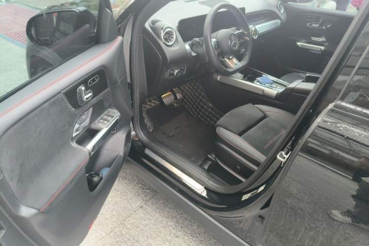 Used Mercedes-Benz GLB AMG 2026 Model Range: AMG GLB 35 4MATIC Driver Seat