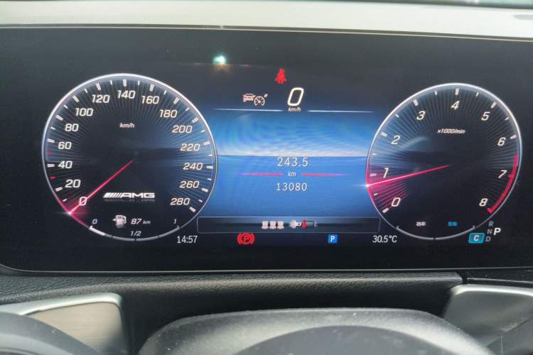 Used Mercedes-Benz GLB AMG 2026 Model Range: AMG GLB 35 4MATIC Instrument Cluster