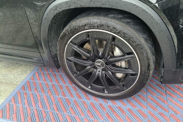 Used Mercedes-Benz GLB AMG 2026 Model Range: AMG GLB 35 4MATIC Right Front Wheel Hub
