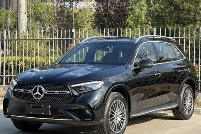 Ojetý Mercedes-Benz GLC 2025 GLC 300 L 4MATIC Dynamic Model 5 Seats