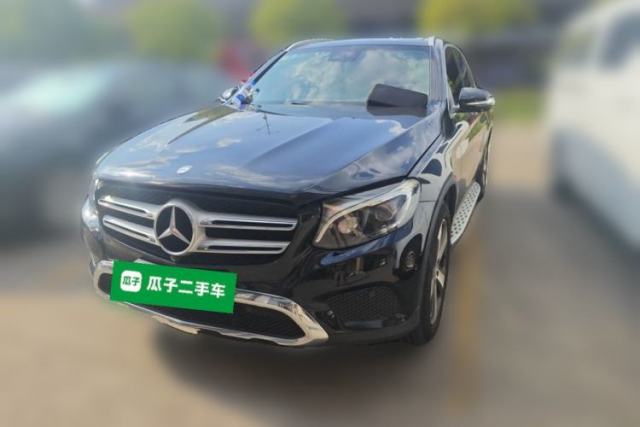 Ojetý Mercedes-Benz GLC 2016 GLC 300 4MATIC Dynamic Model
