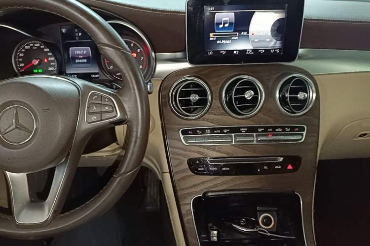 Used Mercedes-Benz GLC 2016 GLC 300 4MATIC Dynamic Model Audio And AC Panel