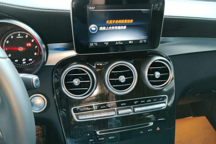 Used Mercedes-Benz GLC 2016 GLC 260 4MATIC Dynamic Edition Audio And AC Panel