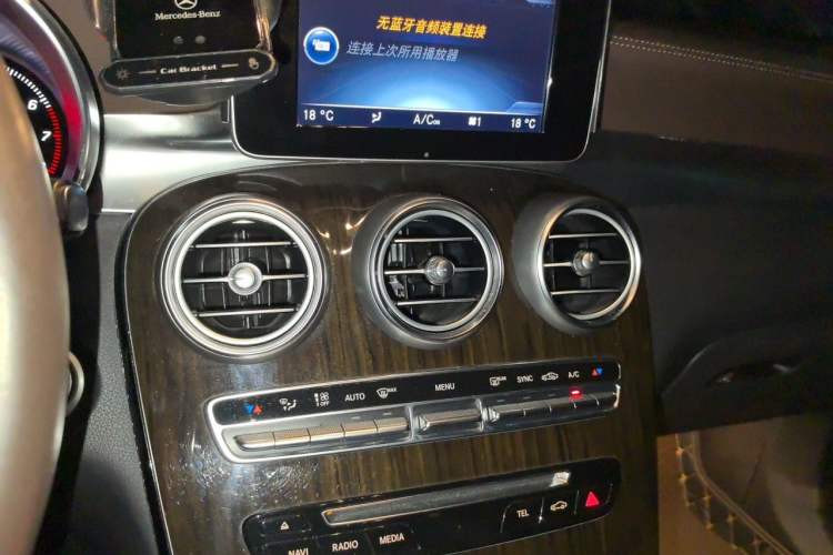 Used Mercedes-Benz GLC 2016 GLC 260 4MATIC Dynamic Edition Audio And AC Panel