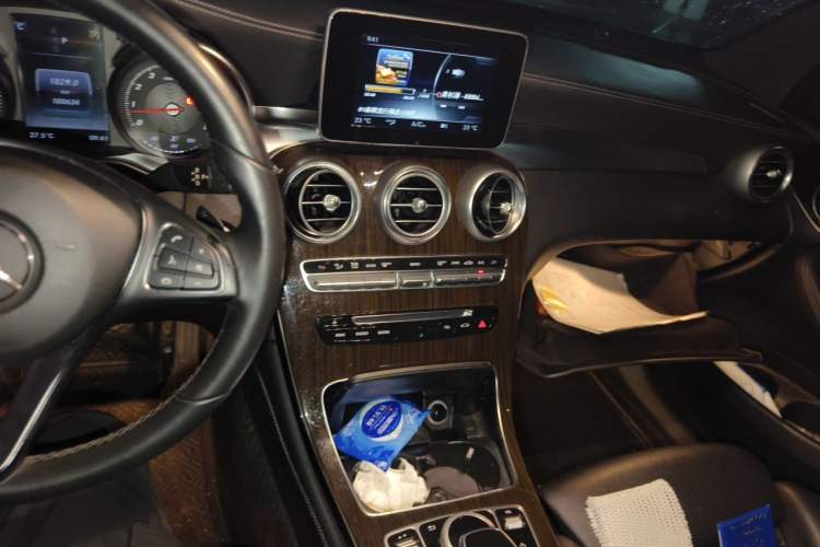 Used Mercedes-Benz GLC 2016 GLC 260 4MATIC Dynamic Edition Audio And AC Panel