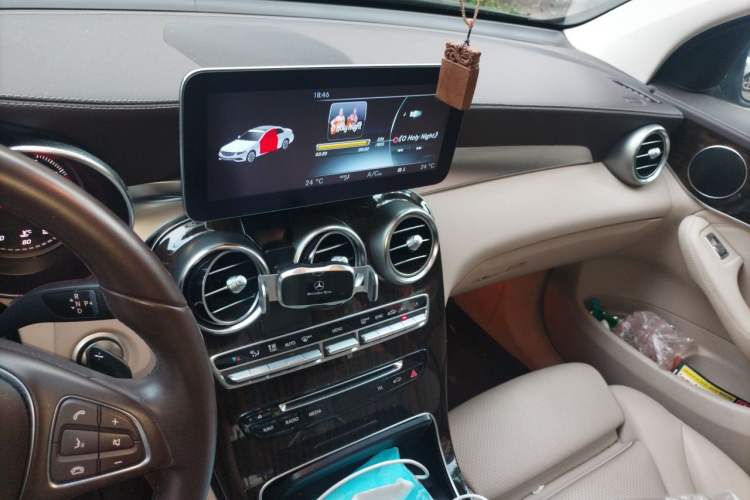 Used Mercedes-Benz GLC 2016 GLC 260 4MATIC Dynamic Edition Audio And AC Panel