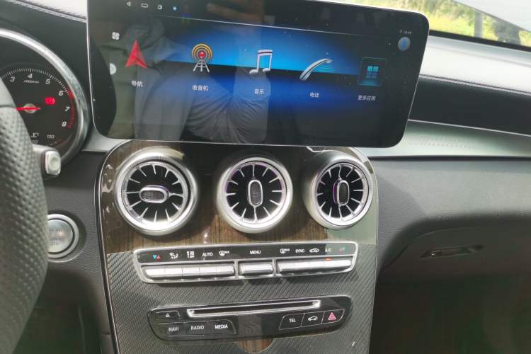 Used Mercedes-Benz GLC 2016 GLC 260 4MATIC Dynamic Edition Audio And AC Panel